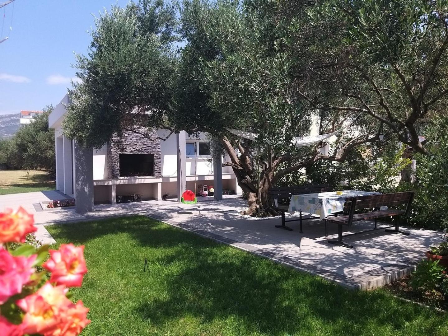 Enelani Apartments Kastela Exterior photo