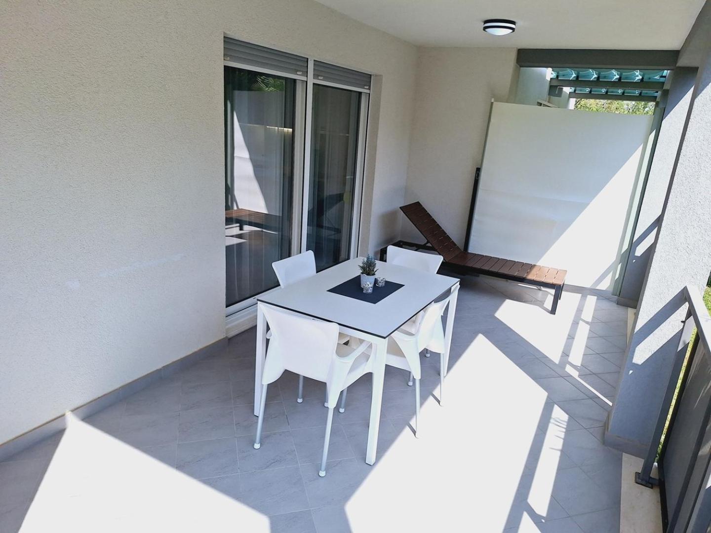 Enelani Apartments Kastela Exterior photo