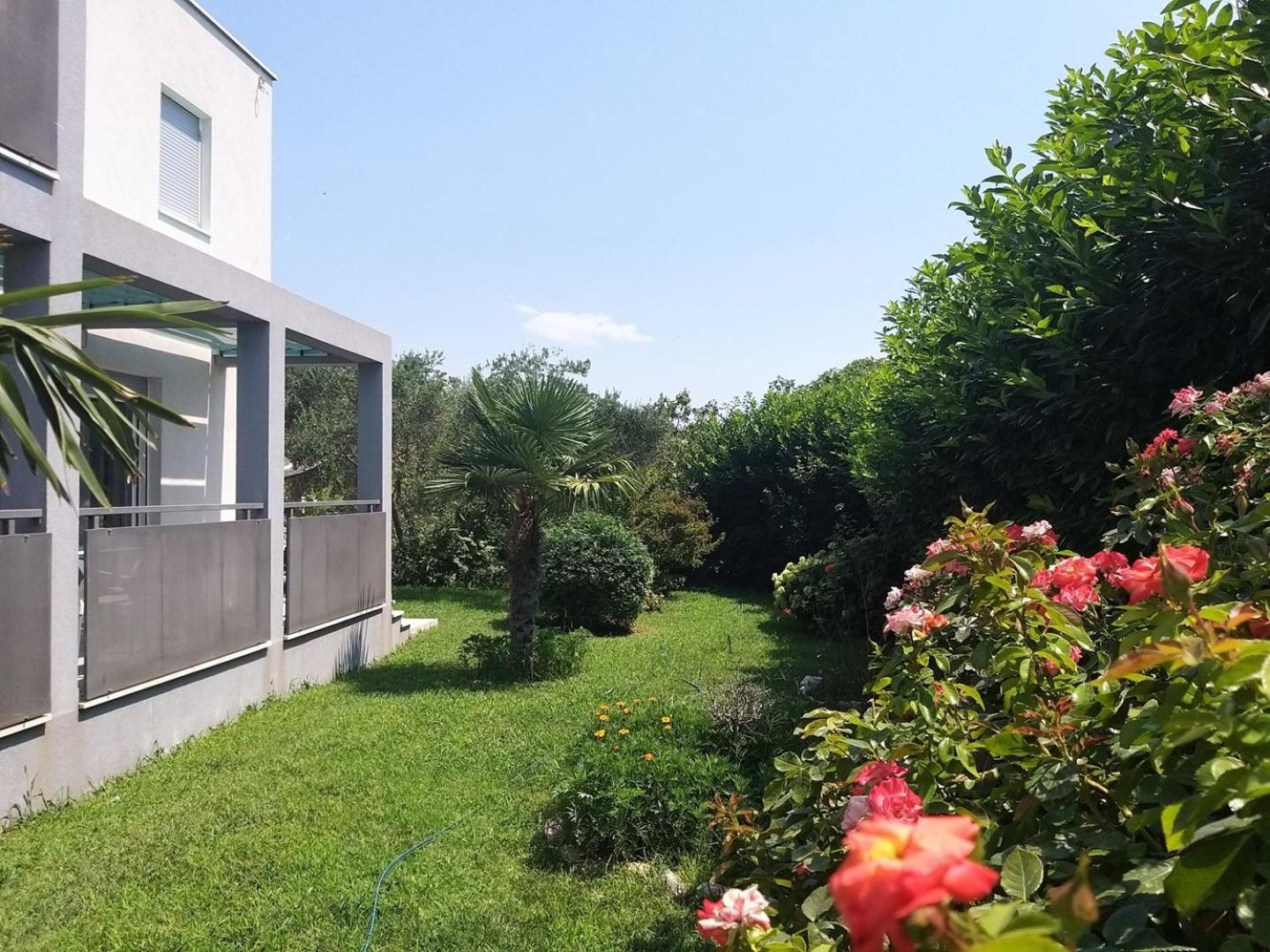 Enelani Apartments Kastela Exterior photo